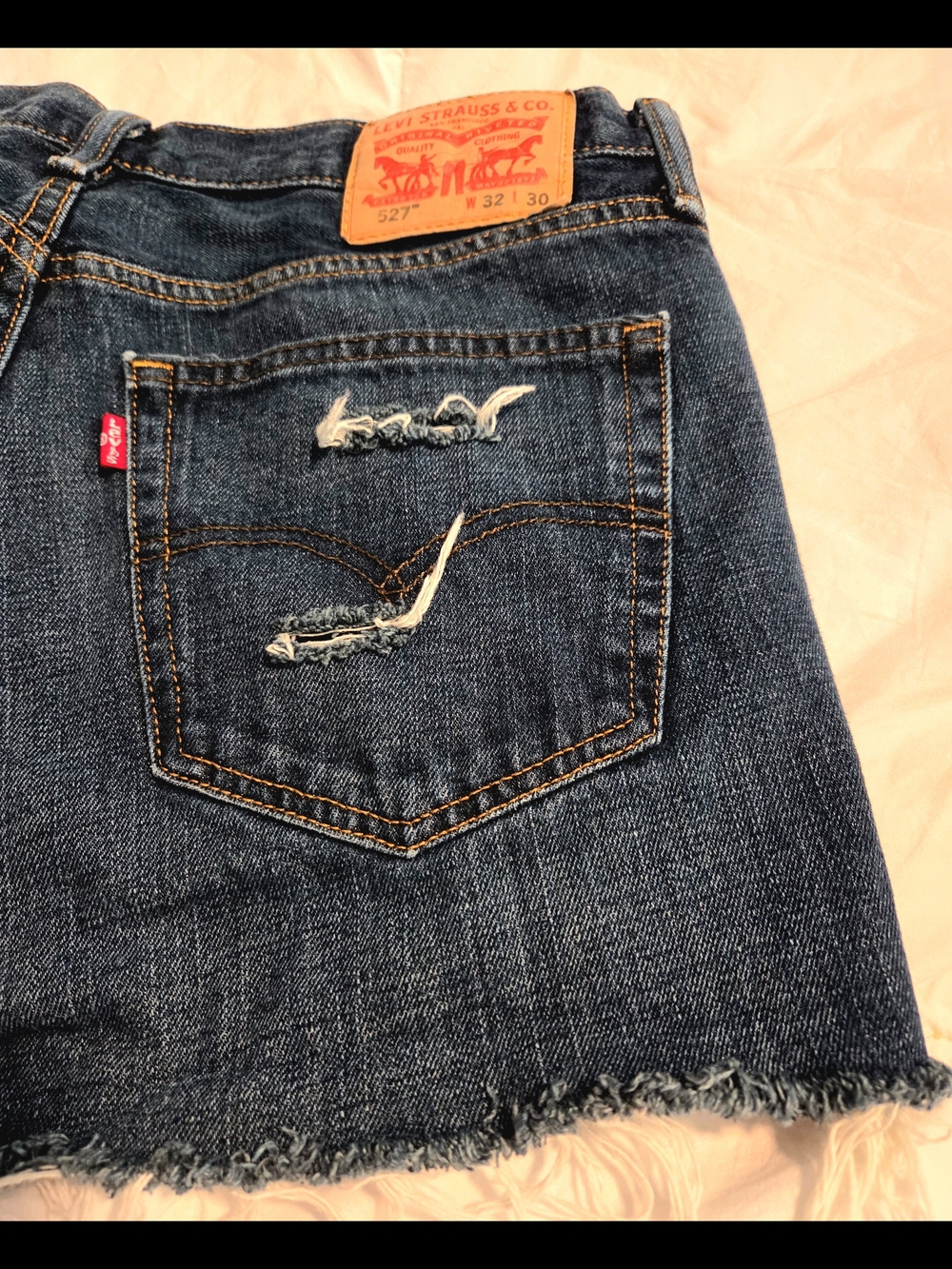 Levi's  Womens Dark Blue Denim Jean Shorts with Frayed Hem Size 32 Number 527
